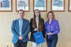 Stypendystka ministra nauki z dziekanką WZ prof. PRz B. Zatwarnicką-Madurą i prorektorem ds. studenckich i umiędzynarodowienia prof. PRz B. Millerem,