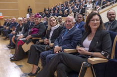 Od prawej: dr Ewa Leniart, Mirosław Kwaśniak, Dorota Nowak-Maluchnik, JE ks. bp Edward Białogłowski, Marcin Deręgowski, Teresa Kubas-Hul, Władysław Ortyl,