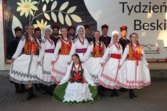 Zespół „Połoniny” – grupa w strojach lasowiackich, fot. R. Dyrda.