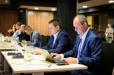 Na pierwszum planie os pawej dr inż. A. Paszkiewicz, dr inż. M. Bolanowski,