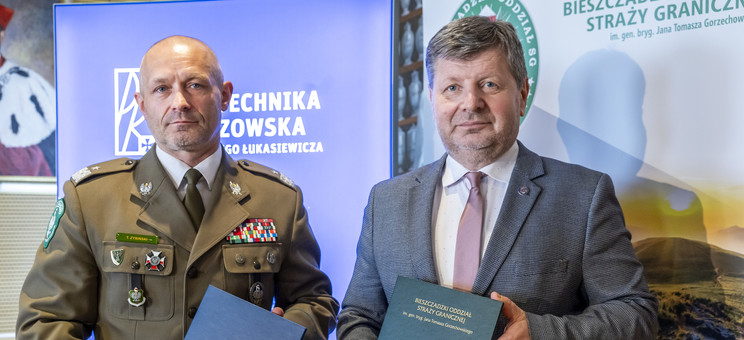 Od lewej: gen. bryg. T. Zybiński, prof. P. Koszelnik,